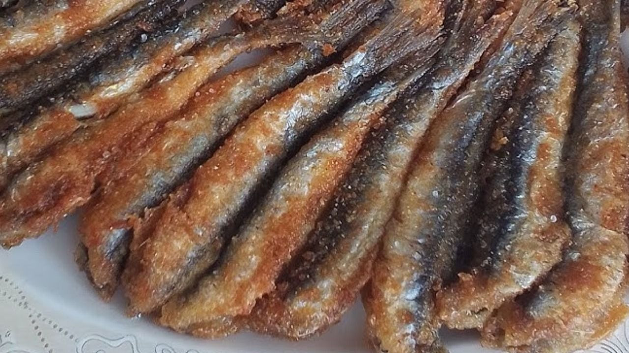 Hamsi böyle pişirilirse kokusu asla evinize sinmeyecek: Yalnızca  1 adet yetiyor