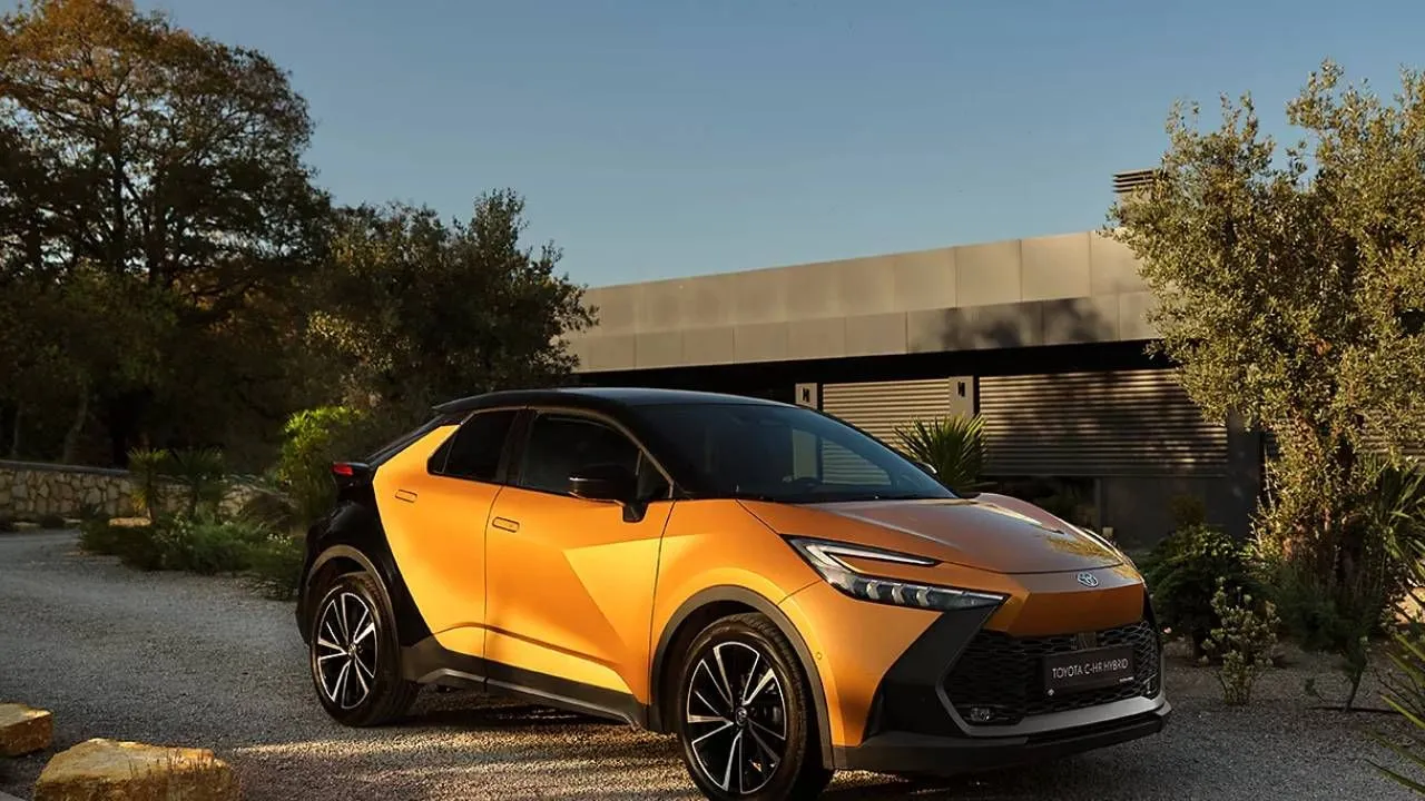 Toyota yılın son ayında çıldırdı; 200.000 TL'ye varan indirimi duyurdu! Bayilere akın var