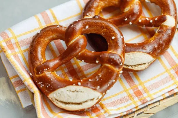 MasterChef brezeln mit obatzda (Alman simidi) tarifi! Brezeln mit obatzda nasıl yapılır?