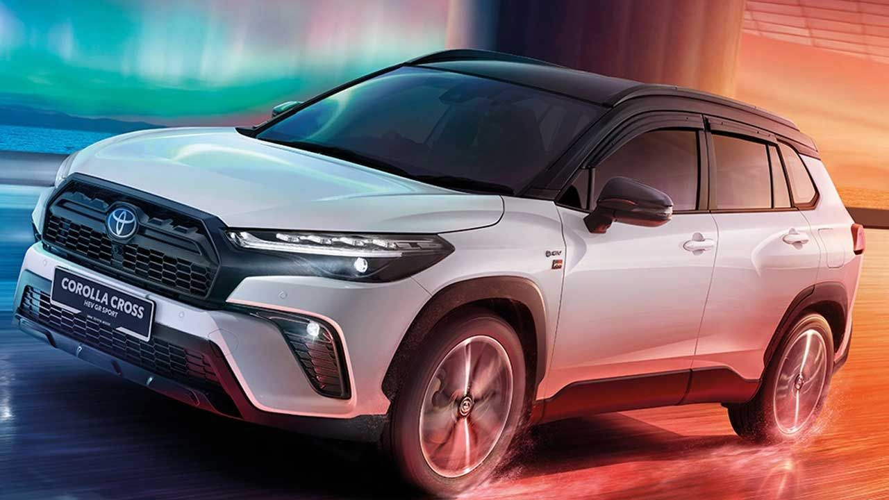 Toyota 2 yeni canavarını tanıttı. 2025 Corolla Cross ve Camry hibrit modelleri görücüye çıktı.