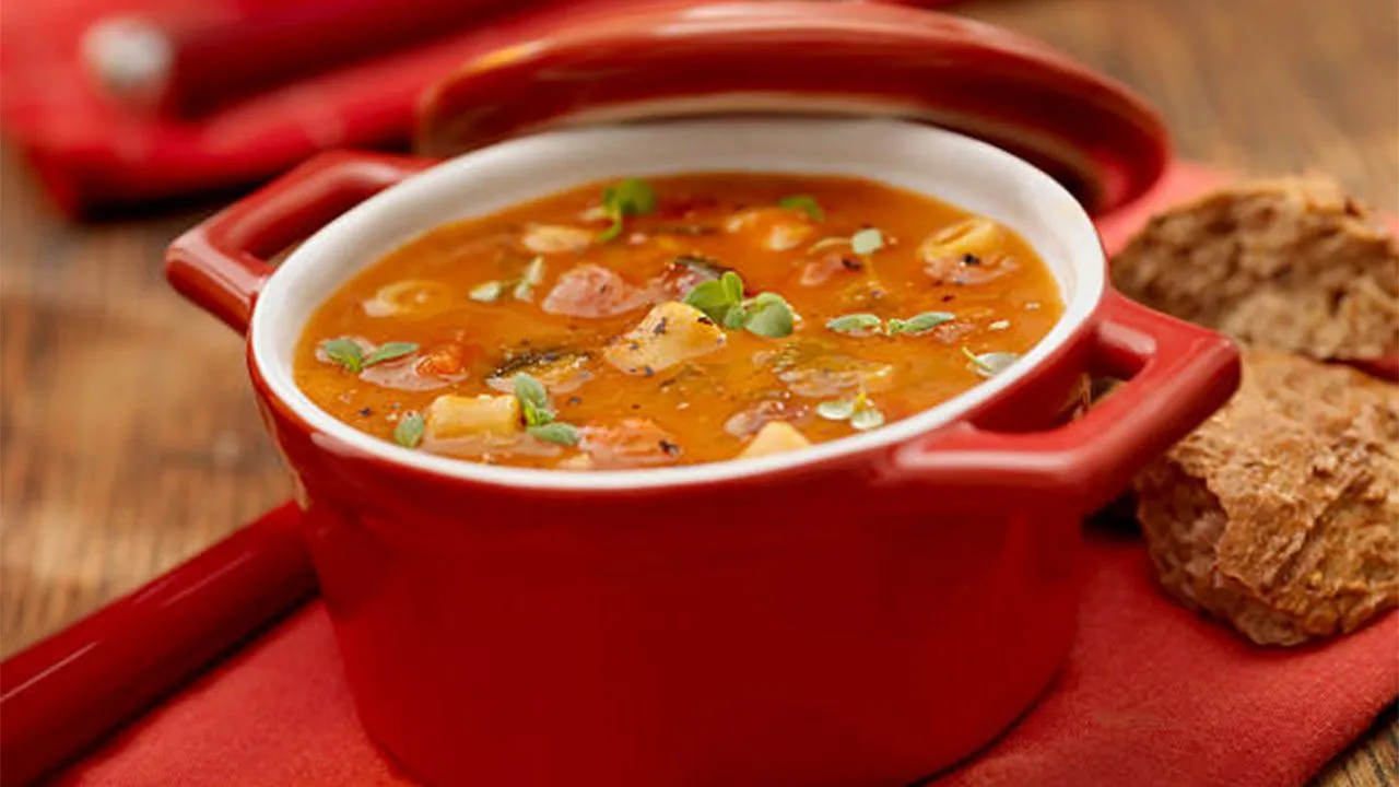 Bu da İtalyanların sebze çorbası: İşte, minestrone çorbası tarifi!
