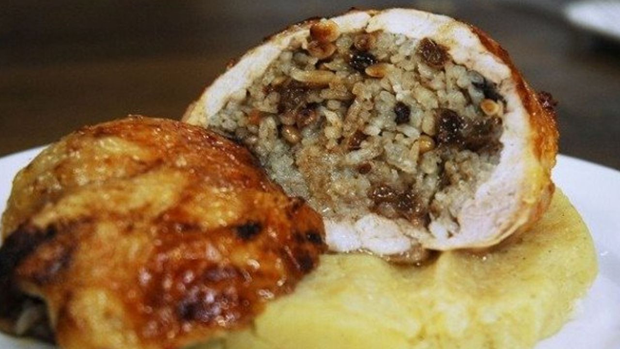 Lezzetli Piliç Topkapı yapmanın sırrı. İçi yumuşacık lezzeti müthiş oluyor. Bu püf noktalara dikkat