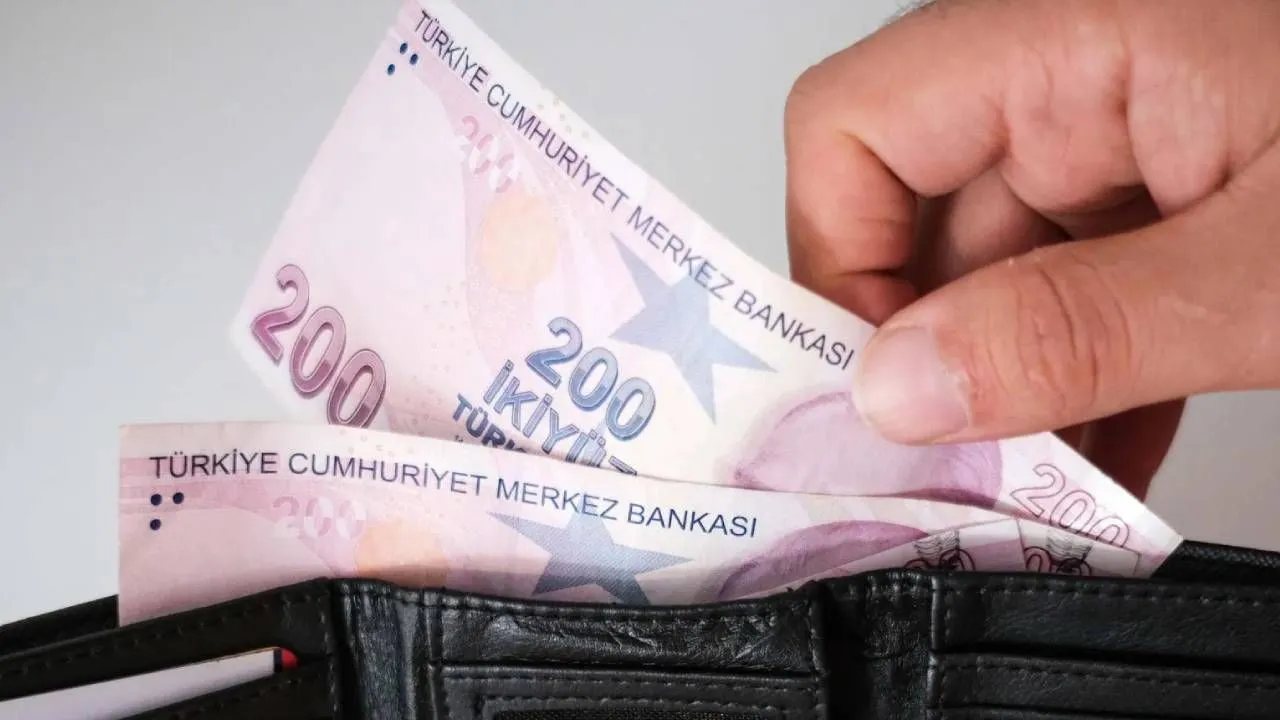 Emekli bayram ikramiyesi 4 bin TL oldu: Farklar ne zaman yatacak?