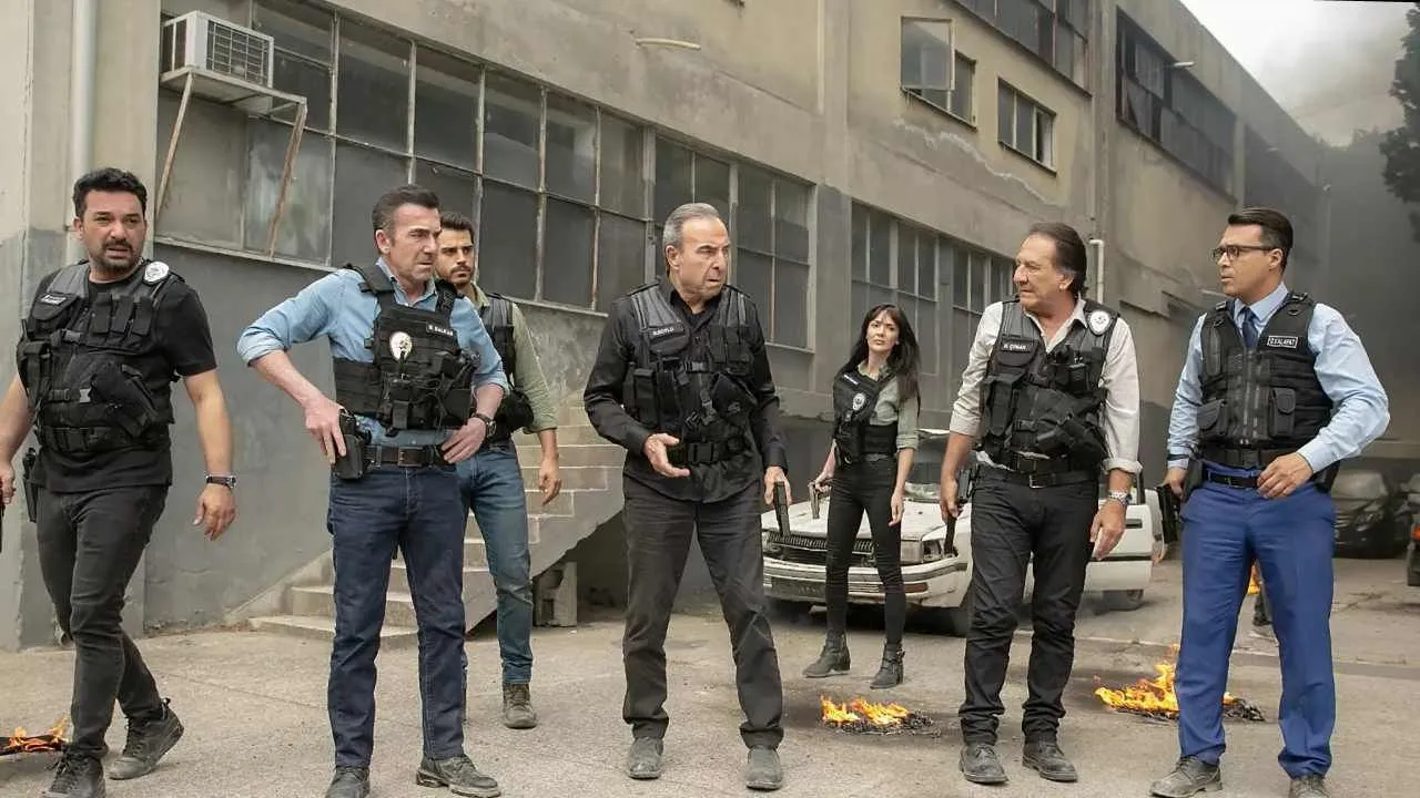 Arka Sokaklar küllerinden doğacak... Özlem Çınar gitti ama ekibe öyle bir isim katıldı ki...