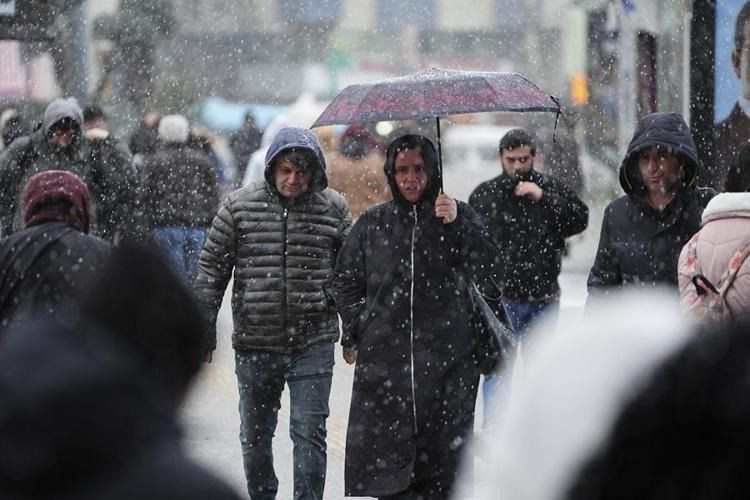 İstanbul Valiliği’nden uyarı geldi! Tarih belli oldu; kar, sağanak, soğuk hava geliyor