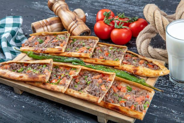 Ev yapımı kuşbaşılı pideyle ailenize unutulmaz bir lezzet şöleni yaşatın! İşte kuşbaşılı pide tarifi