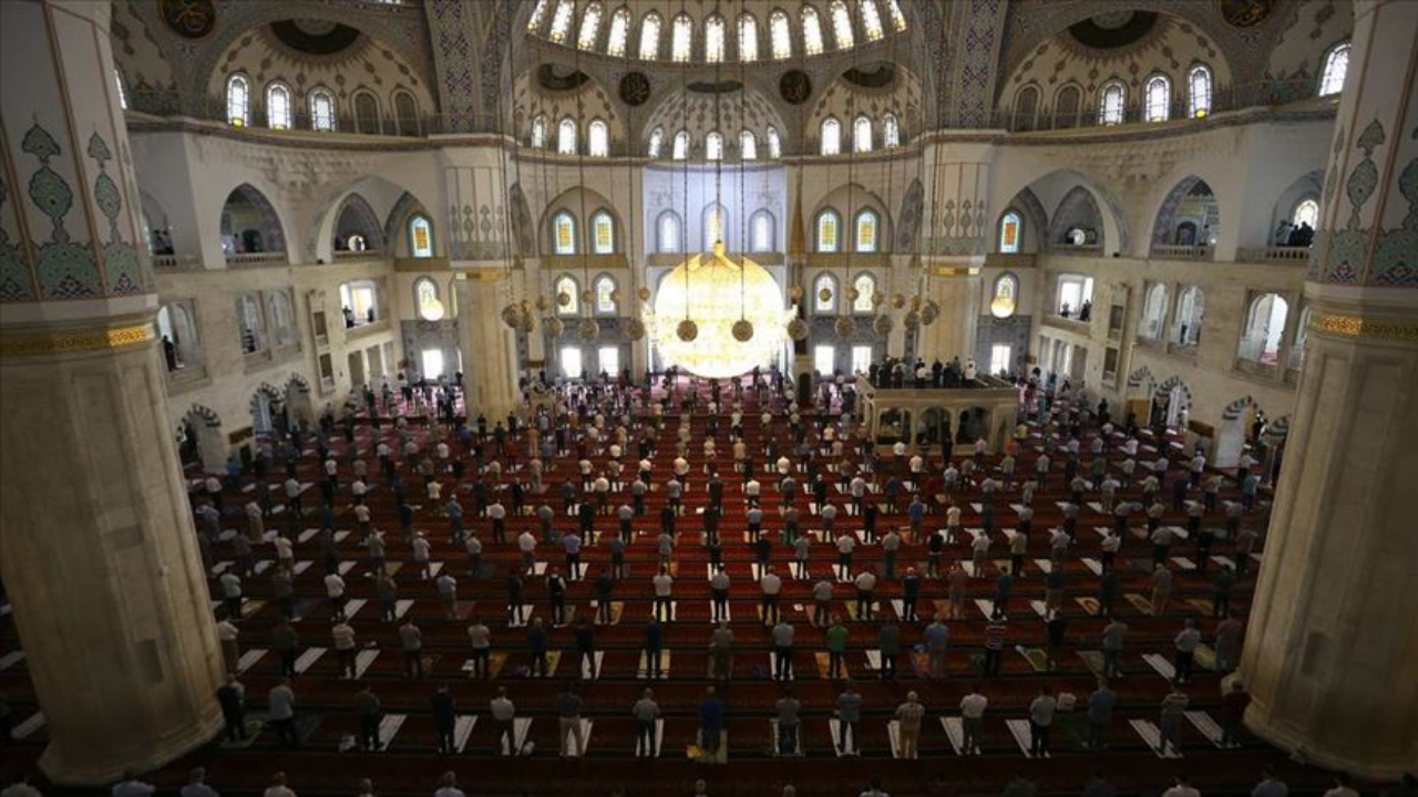Bugün cuma namazı saat kaçta kılınacak? İl il 11 Nisan 2025 Cuma namazı vakitleri