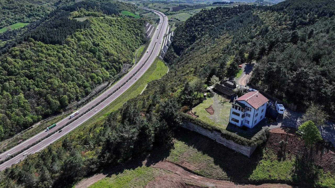 Ünlü ‘Yalnız ev’ satışa çıktı! Issızlığın ve dağın zirvesindeki villa yeni sahibini bekliyor