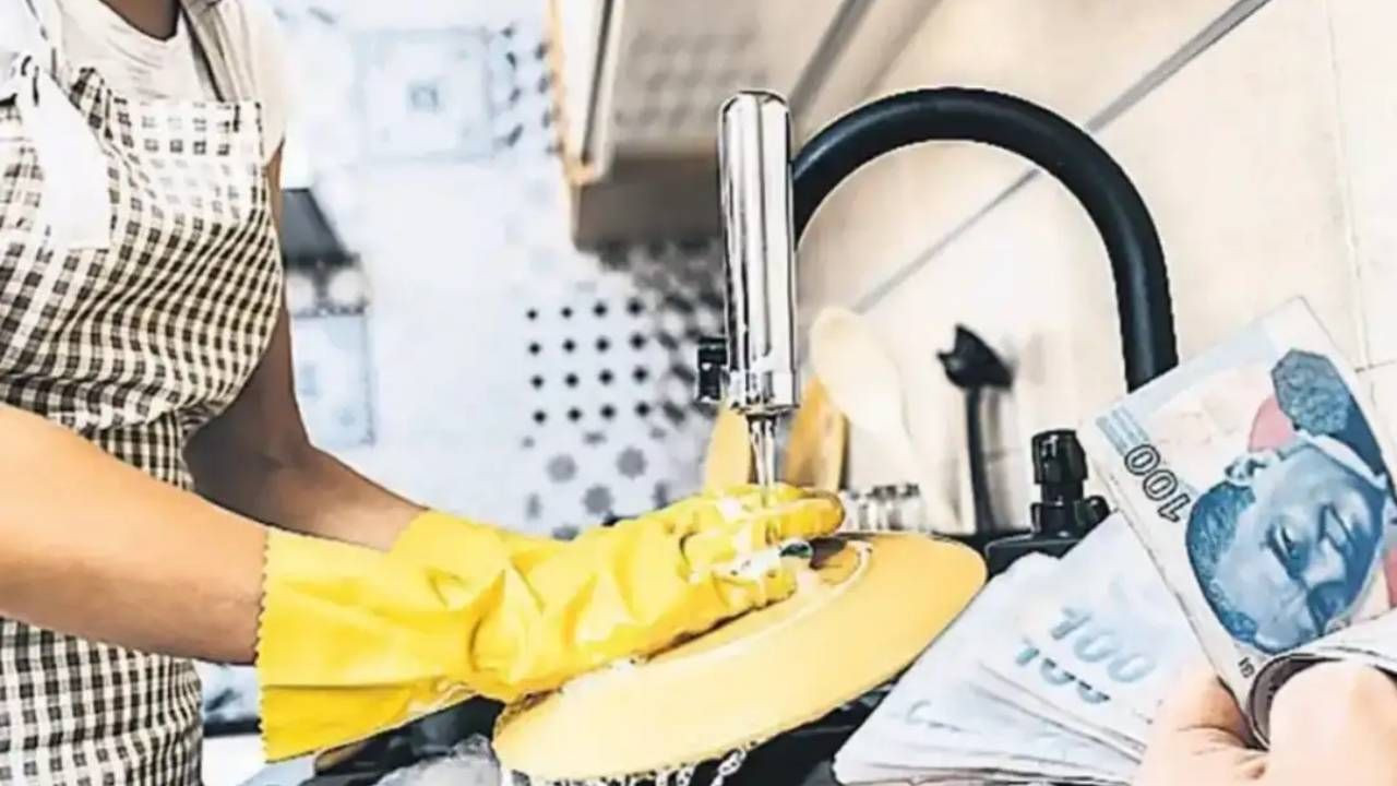 Ev kadınlarına emeklilik hakkı: Primlerin üçte birini devlet ödeyecek, ekimde düğmeye basılıyor