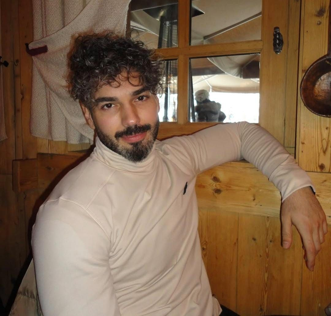 Zeytin Ağacı dizisinin kadrosuna Şükrü Özyıldız dahil oldu! Şükrü Özyıldız kimdir?