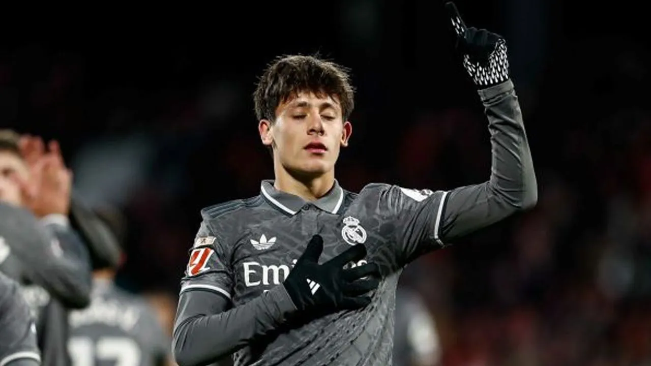 Arda Güler fiziğiyle hayran bıraktı! Milli futbolcu Bodrum’dan boy boy poz verdi; binlerce beğeni...