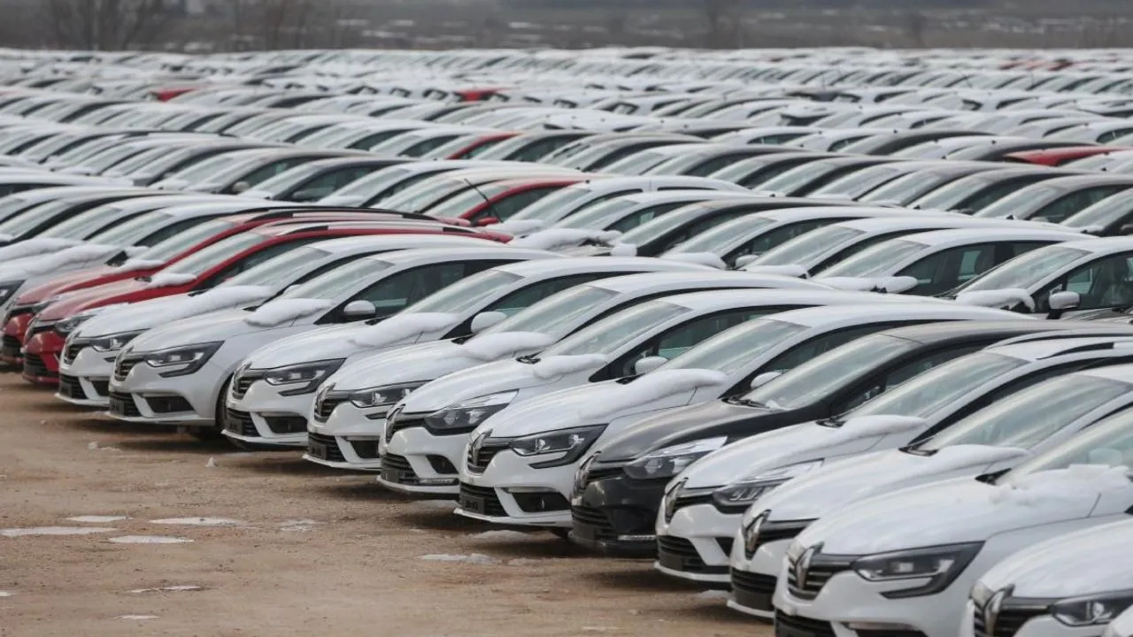 2025 yılında ikinci elde en çok değer kaybeden otomobiller açıklandı! İlk sırayı kimse beklemiyordu