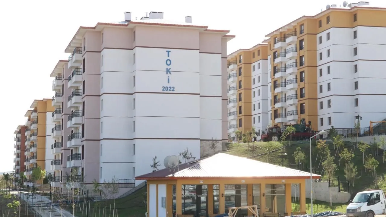 TOKİ'den aylık 9 bin TL'den 2+1 ve 12 bin TL'den 3+1 daire fırsatı: İşte başvuru tarihi ve şartlar